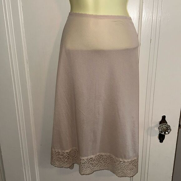 Vintage Olga light tan half slip with lace hem / as is - Picture 1 of 6
